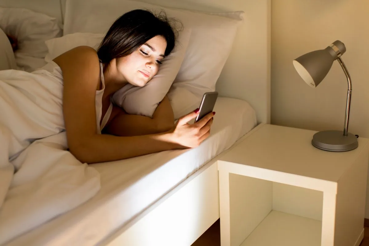 What are the benefits of taking your teenagers phone away before sleep 