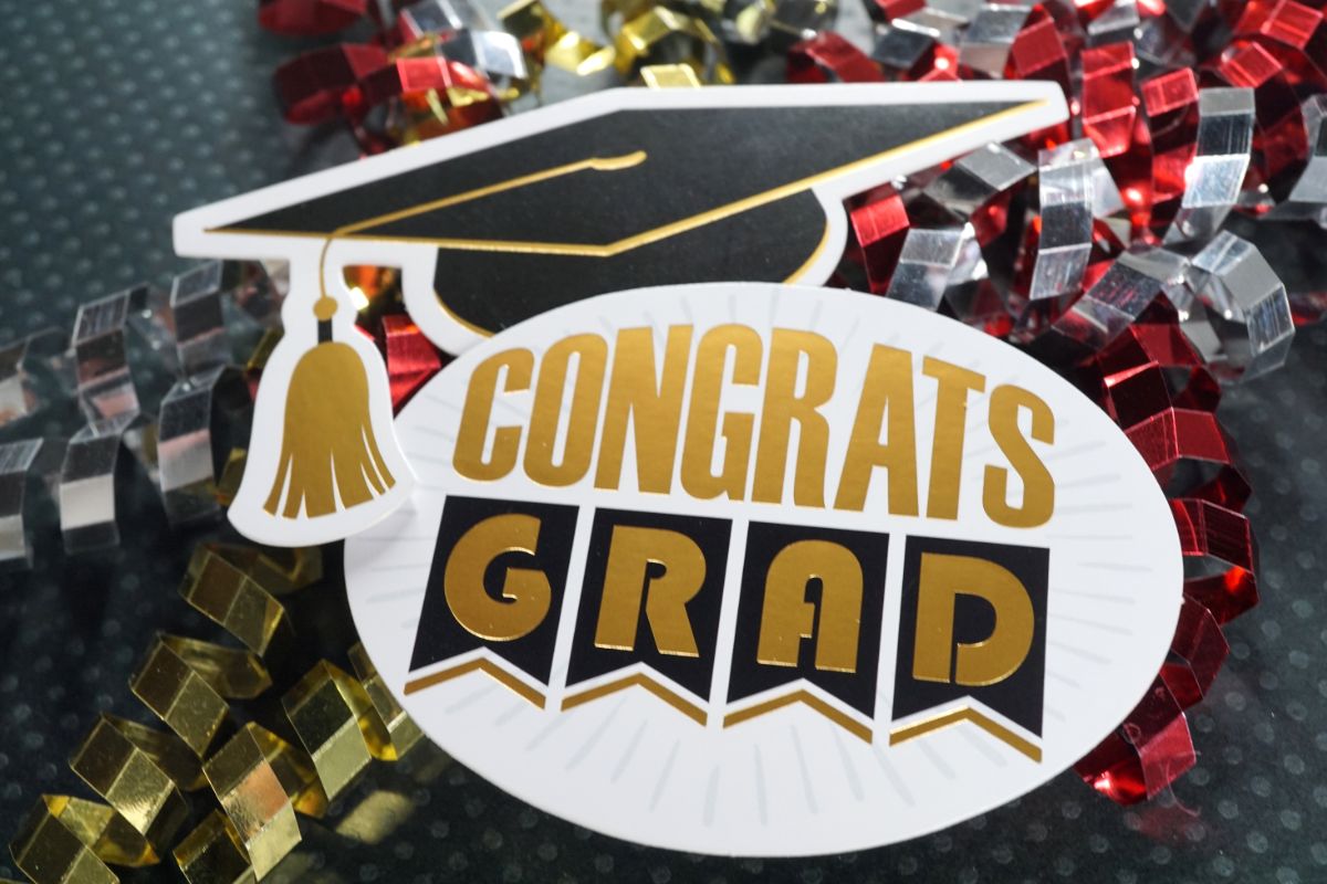 25 Best Centerpieces & Party Planning Advice For Your Graduation Celebration