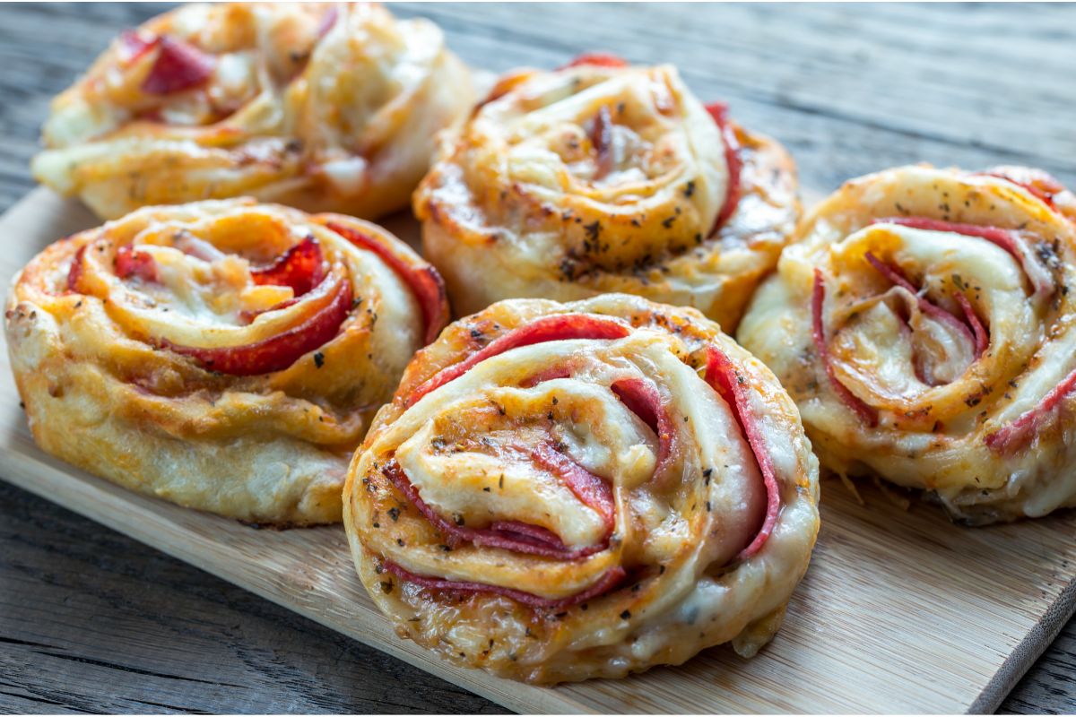 33 Amazing Food Ideas That Are Perfect For Guests At A Graduation Party