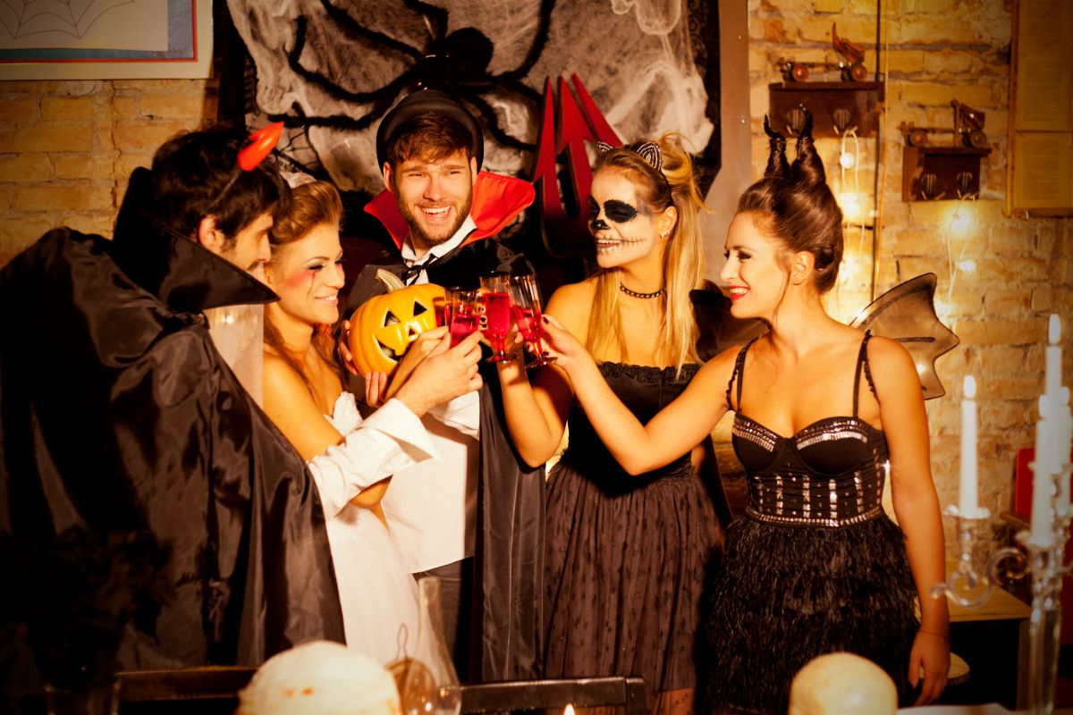 How to Throw The Ultimate Halloween Party for Teenagers!